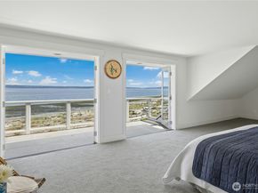 15628 Point Monroe Drive NE, Bainbridge Island WA 98110