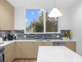 12322 14TH Avenue NE B, Seattle WA 98125