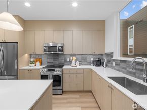 12322 14TH Avenue NE B, Seattle WA 98125