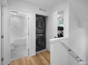 12322 14TH Avenue NE B, Seattle WA 98125