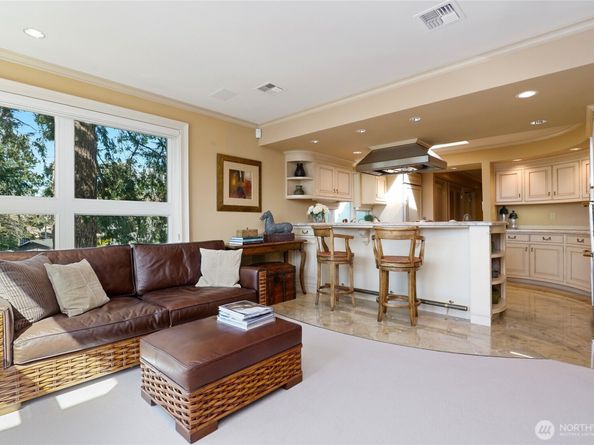 101 99th Avenue NE 301, Bellevue WA 98004