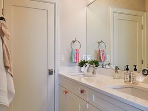 2736 34th Avenue S, Seattle WA 98144