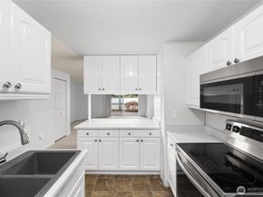 1721 SW 318th Place 48D, Federal Way WA 98023