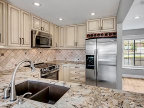 6527 106th Avenue NE 10, Kirkland WA 98033