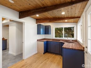 27830 Manzanita Beach Road SW, Vashon WA 98070