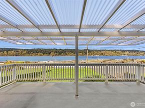 27830 Manzanita Beach Road SW, Vashon WA 98070