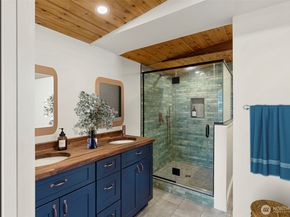 27830 Manzanita Beach Road SW, Vashon WA 98070