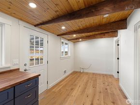 27830 Manzanita Beach Road SW, Vashon WA 98070