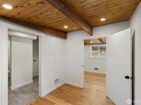 27830 Manzanita Beach Road SW, Vashon WA 98070