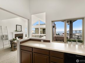 522 W Mercer Place 401, Seattle WA 98119
