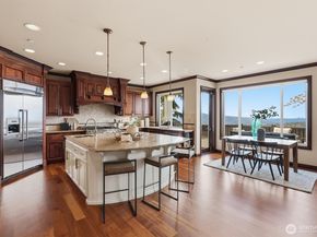 2734 NE Daphne Street, Issaquah WA 98029