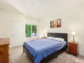 801 Rainier Avenue N E325, Renton WA 98057