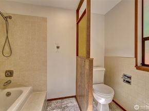 7079 NE 163rd Street, Kenmore WA 98028