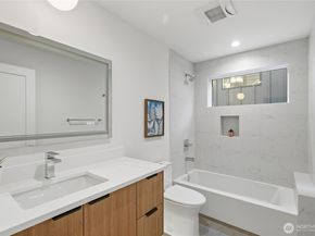 11733 Durland Avenue NE B, Seattle WA 98125