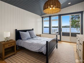 6333 77th Avenue SE, Mercer Island WA 98040