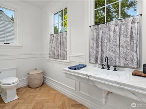 6333 77th Avenue SE, Mercer Island WA 98040
