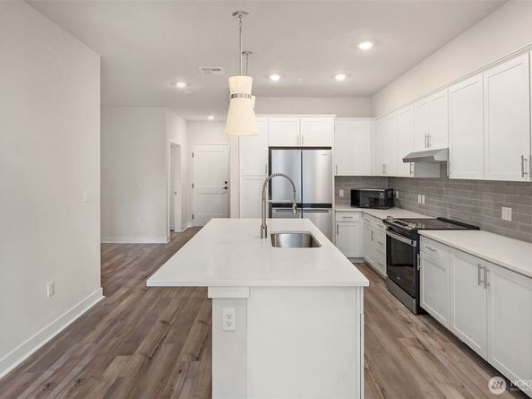 6949 NE 184th Lane 103, Kenmore WA 98028