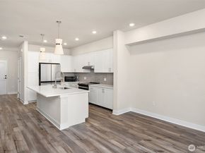 6949 NE 184th Lane 103, Kenmore WA 98028