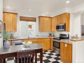 300 Wyatt Way NE 1, Bainbridge Island WA 98110