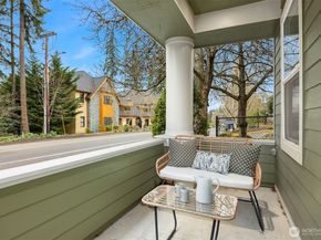 300 Wyatt Way NE 1, Bainbridge Island WA 98110