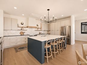909 32nd Avenue S A, Seattle WA 98144