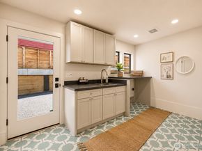 909 32nd Avenue S A, Seattle WA 98144