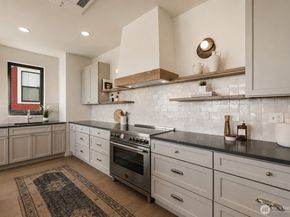 909 32nd Avenue S A, Seattle WA 98144