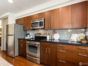 4547 8th Avenue NE 310, Seattle WA 98105