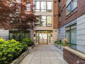 4547 8th Avenue NE 310, Seattle WA 98105