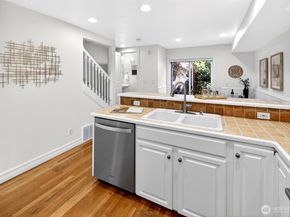 402 Aloha Street, Seattle WA 98109