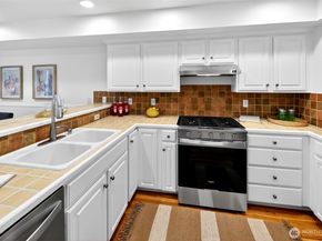 402 Aloha Street, Seattle WA 98109