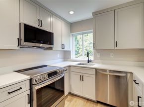 215 20th Avenue E 307, Seattle WA 98112