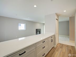 215 20th Avenue E 307, Seattle WA 98112