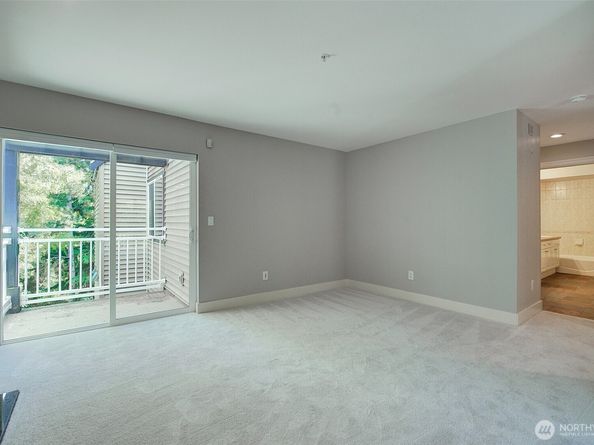 215 20th Avenue E 307, Seattle WA 98112
