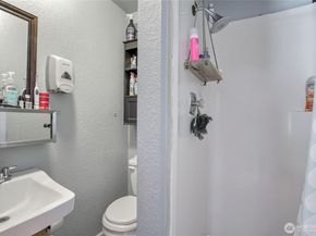27025 14th Avenue S, Des Moines WA 98918