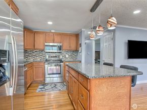 27025 14th Avenue S, Des Moines WA 98918