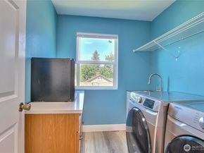 27025 14th Avenue S, Des Moines WA 98918
