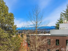 2407 11th Avenue E, Seattle WA 98102