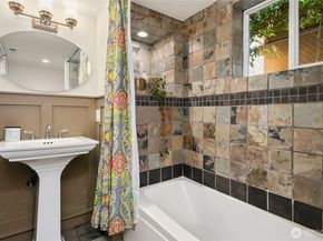 2407 11th Avenue E, Seattle WA 98102