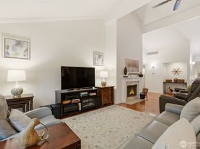 1542 NE 140th Street E6, Seattle WA 98125
