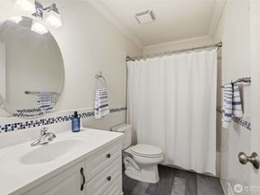 1542 NE 140th Street E6, Seattle WA 98125
