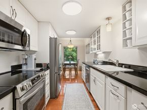 1542 NE 140th Street E6, Seattle WA 98125