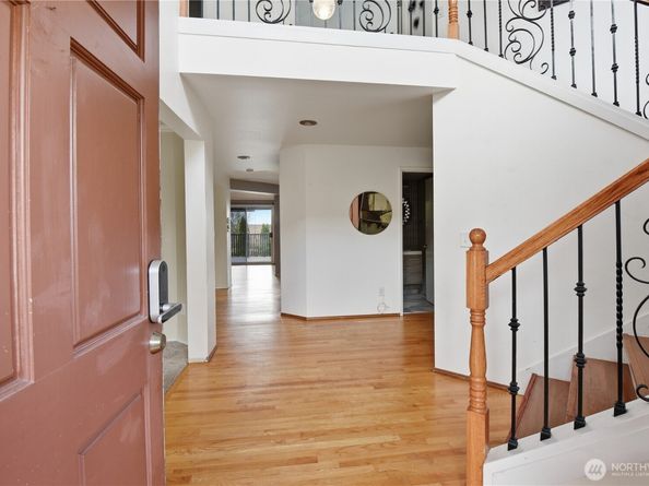 21049 103rd Ave SE, Kent WA 98031
