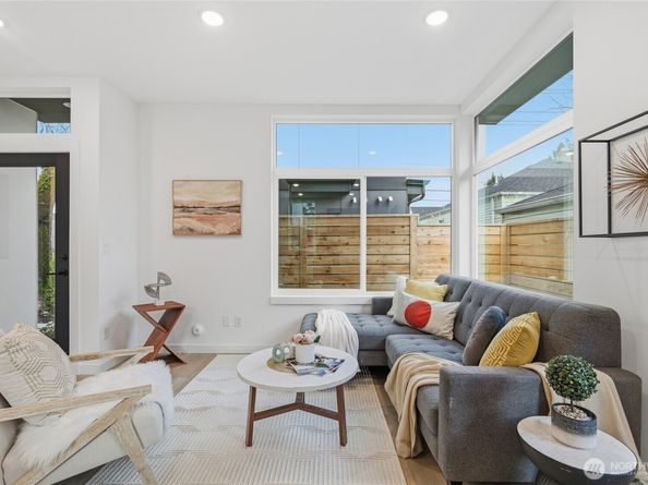 809 S Sullivan Street, Seattle WA 98108