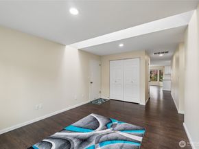 923 S 244th Place, Des Moines WA 98198