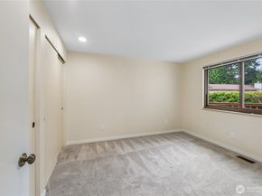 923 S 244th Place, Des Moines WA 98198