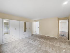 923 S 244th Place, Des Moines WA 98198