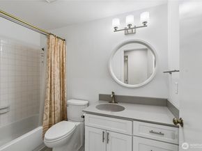 923 S 244th Place, Des Moines WA 98198