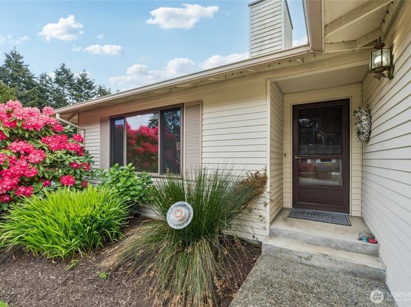 923 S 244th Place, Des Moines WA 98198