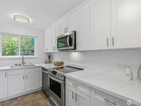 13217 15th Avenue NE A8, Seattle WA 98125